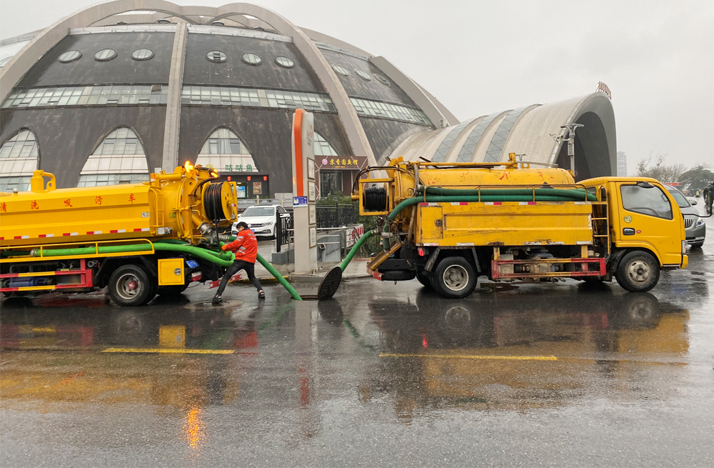 271汇林绿洲商场管道清淤